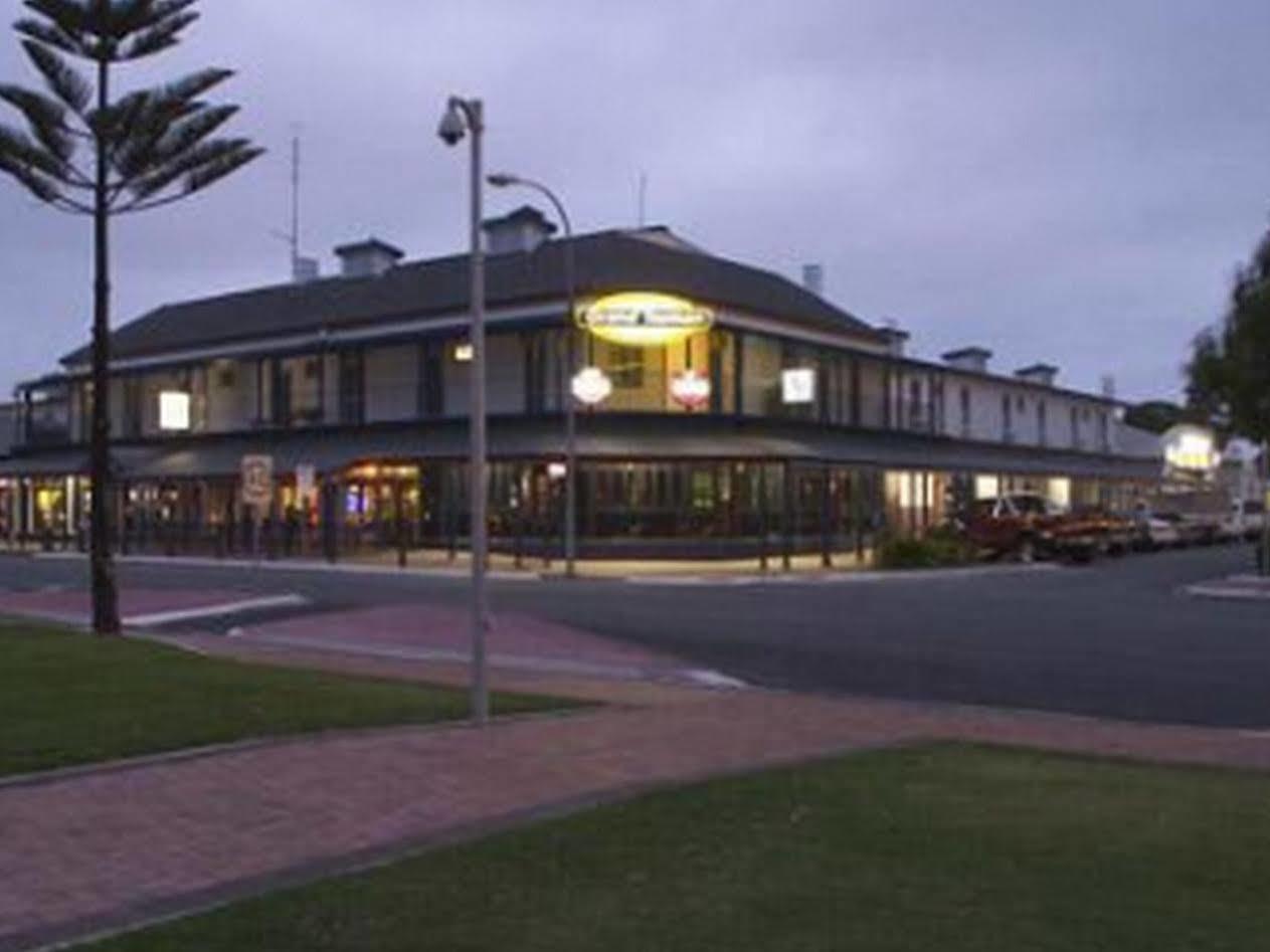 פורט לינקולן Grand Tasman Hotel מראה חיצוני תמונה